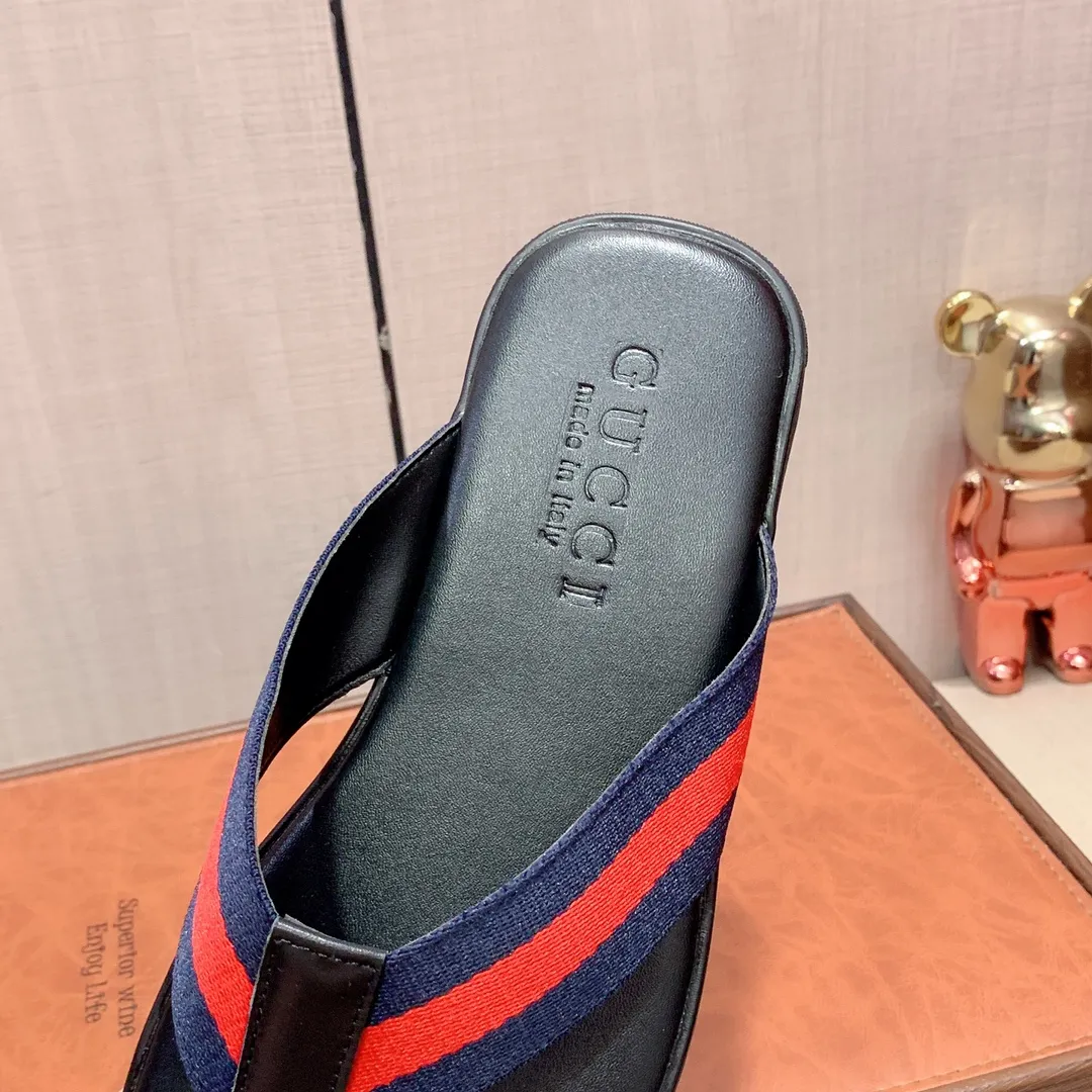 Slippers: New model: Factory price: 220💰💰🎩🎩🔥🔥《 Gucci* 》Series of slippers top purchasing agent🔍🔍Sold simultaneously for men, original Italian imported webbing made of selected cowhide, exquisite workmanship,), sole: (super comfortable) original factory special sole, ⚠️exclusive double-layer movable molded sole super comfortable⚠️, real shot🎬the real thing is more beautiful🔍🔍266 regular code 38-45